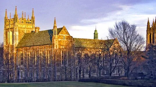 Peter Lynch besuchte das Boston College